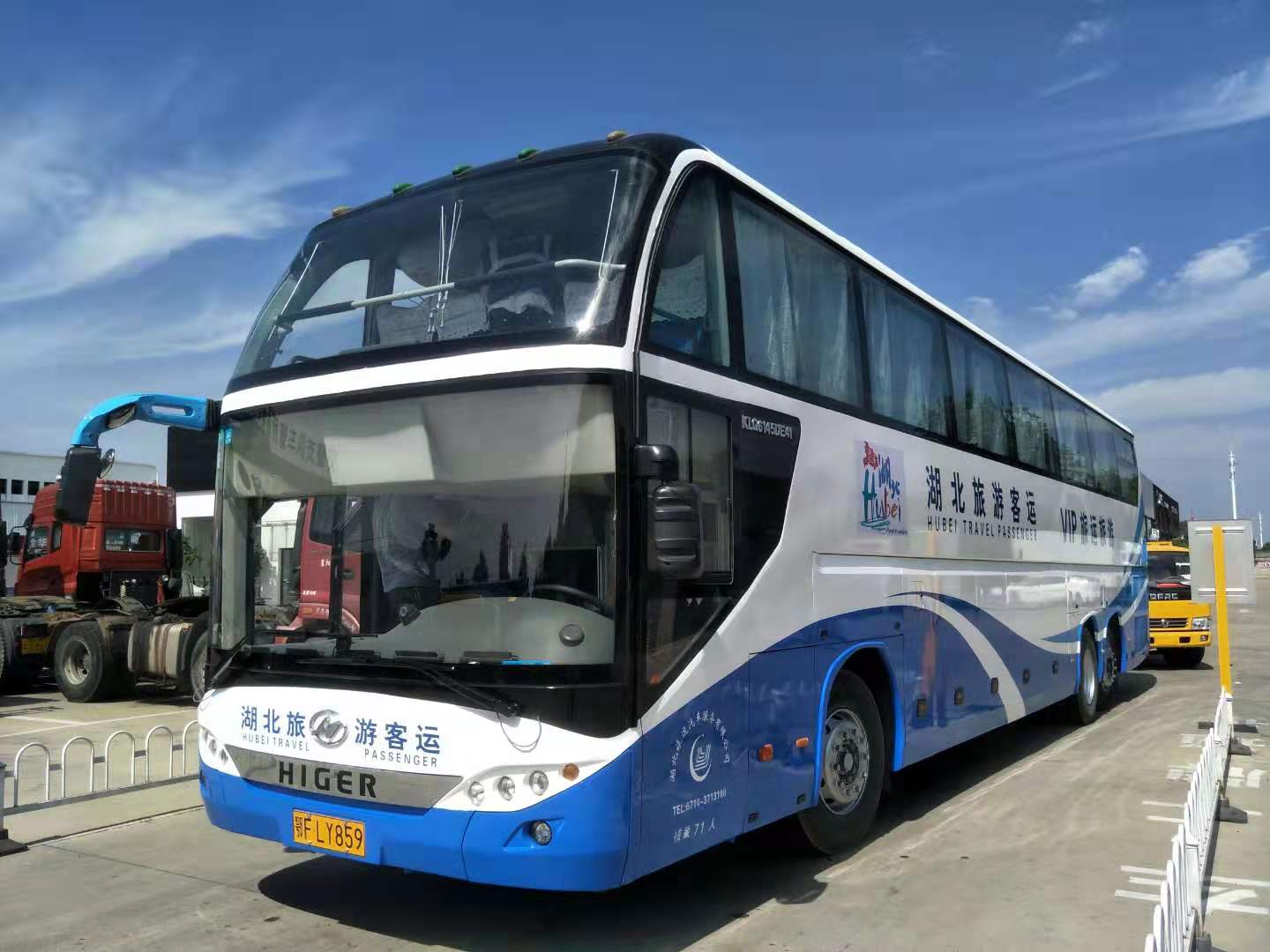 大巴车 60座