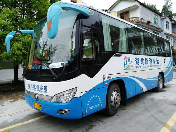 中巴车 33座