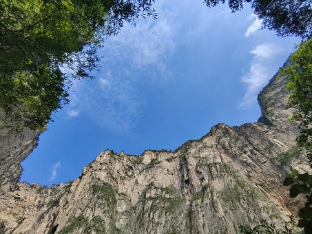 鸡公山依云森林温泉天龙池滑雪2日游