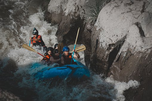 浠水三角山峡谷漂流双汽一日游