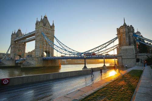 英国法瑞意13日游 剑桥大英博物馆米兰瓦杜兹